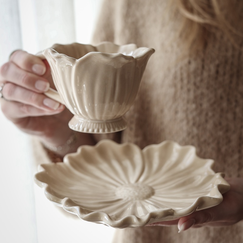 Majas Blomstra Tallrik – Sand 