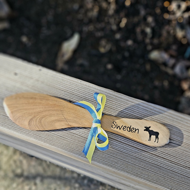 Smörkniv i teak med älg – Sweden 