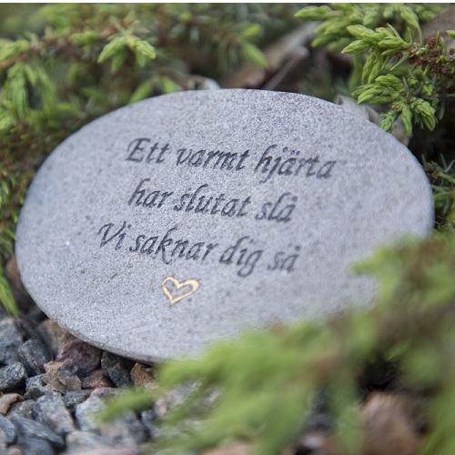 Sten med graverad text