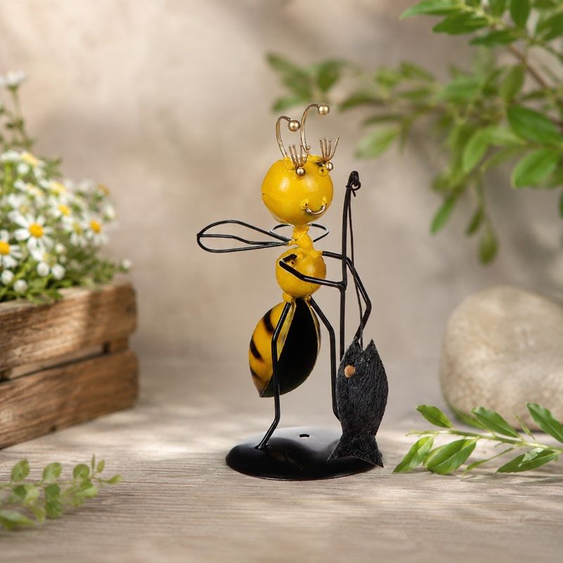 Charmigt fiskande bi – dekorationsfigur