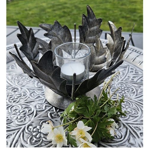 Ljuslykta med blad i plåt
