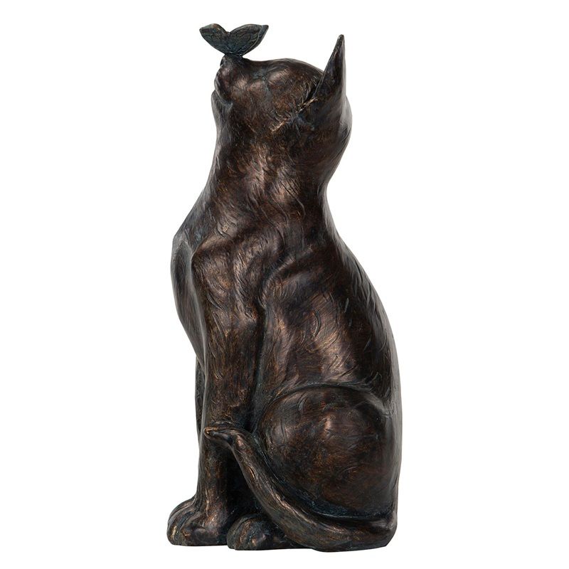 Staty katt med fjäril